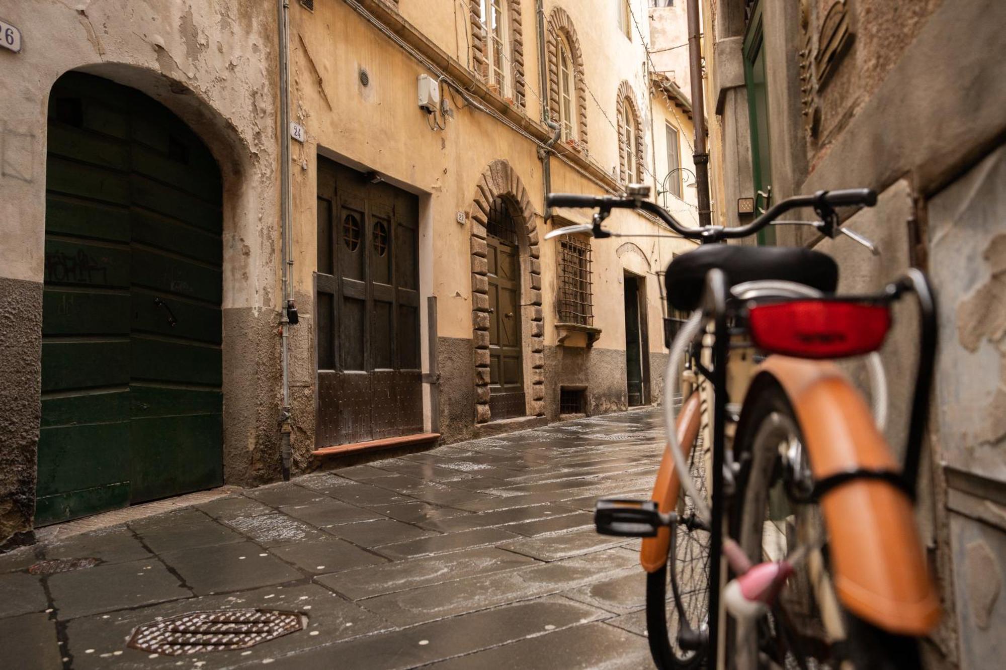 Il Gallo - Charming Apartment In Lucca Heart Exteriör bild